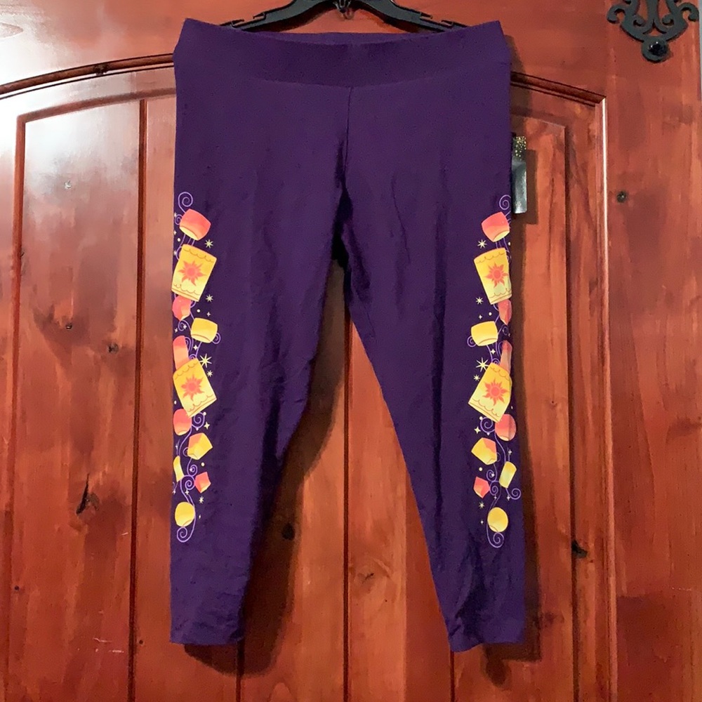 Torrid Tangled Capri Leggings
